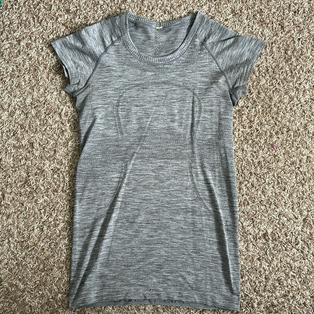 Lululemon Grey Short Sleeve T-Shirt